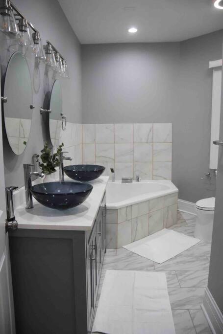 Upscale Apartment Westside Of シカゴ エクステリア 写真