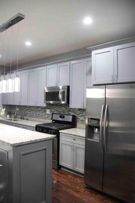 Upscale Apartment Westside Of シカゴ エクステリア 写真